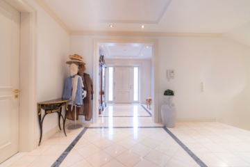 weiterer Eingangsbereich - „Einzigartige Villa für anspruchsvolle Lebensart“