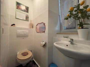Gäste-WC - Schönes Reiheneckhaus mit Solaranlage, Kachelofen und eingewachsenem Garten in Großaitingen!