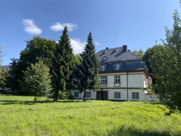 Frontansicht - Denkmalgeschützte Villa- Bebauung erweiterbar!
