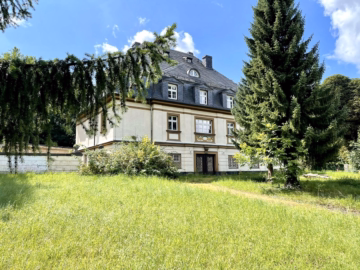 Frontansicht - Denkmalgeschützte Villa- Bebauung erweiterbar!