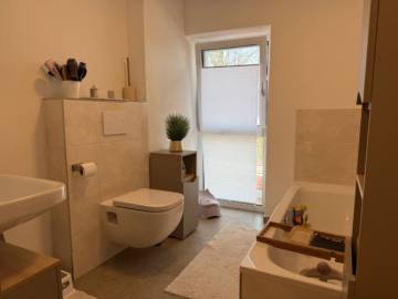 Badezimmer OG - ***Neuwertiges Reihenmittelhaus in Hiltenfingen zu mieten!***