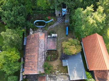 Luftansicht - Sonniges Grundstück mit Altbestand in ruhiger Lage – Entwickeln Sie Ihr Bauprojekt!