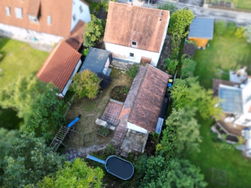 Bild - Sonniges Grundstück mit Altbestand in ruhiger Lage – Entwickeln Sie Ihr Bauprojekt!