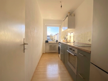 Küche - Charmante Wohnung im Hochparterre – modernisiert & zentral gelegen