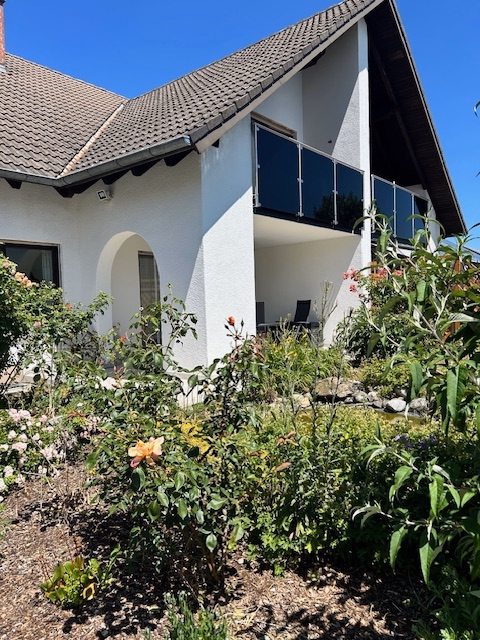 Südansicht Garten - helle Doppelhaushälfte mit großem Garten!