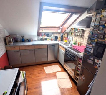 Küche - Sonnige Dachgeschosswohnung in gepflegter Wohnanlage – zum Selbstbezug oder als Kapitalanlage