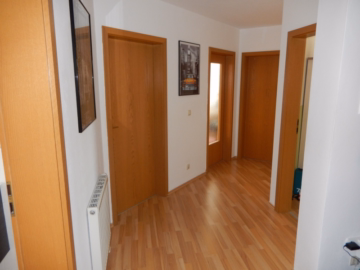 Dielenbereich einer Wohnung - Rendite sucht Kapitalanleger! Wohn- und Geschäftshaus in Untermeitingen