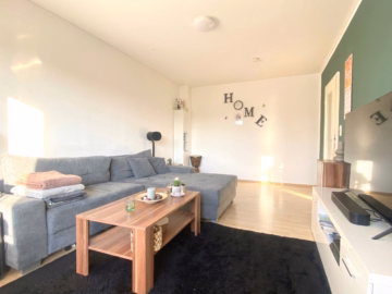 Wohnzimmer - Solide Wertanlage: Modernisierte 2‑Zimmer‑Wohnung in gefragter Lage