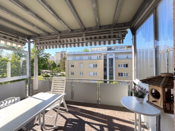 Westbalkon - *IDEAL FÜR WG-KONZEPT- SOFORT FREI, BIS ZU 5 ZIMMER, VIEL GEMEINSCHAFTSFLÄCHE, 2 WCs, 2 x TG*