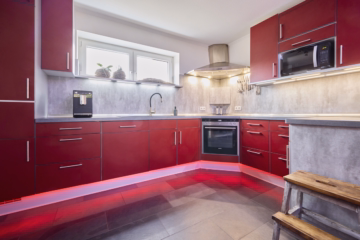 Küche - Designorientiertes Wohnen mit offenem Raumgefühl und Garten in Langerringen