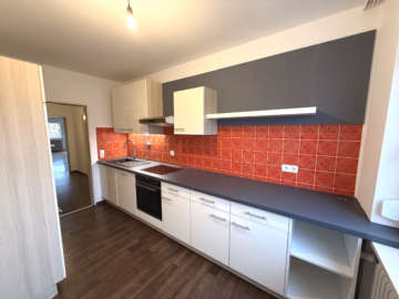 Küche - ***Sofort bezugsfertige 3-Zimmer-Wohnung mit Südbalkon und Tiefgarage – ideal für junge Familien***