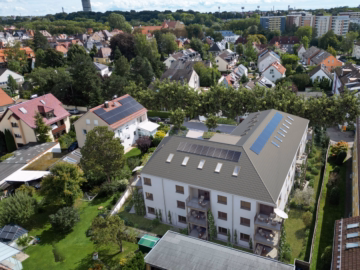 Luftbild - Gartenseite - Genießen Sie den Sonnenuntergang: Süd-West-Balkon mit garantierter Abendsonne im Betreuten Wohnen