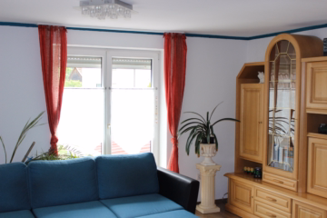 Wohnzimmer OG - Attraktives 2-Familienhaus mit vielfältigen Nutzungsmöglichkeiten in Fischach / Tronetshofen zu kaufen