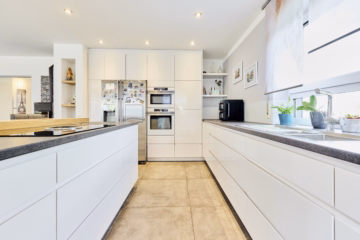 Küche - Modernes Einfamilienhaus mit einladender Terrasse und Garten in Birkach. Ihr neues Zuhause wartet!