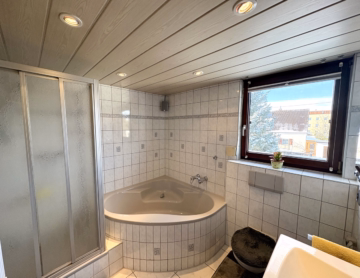 Badezimmer - „KAUFEN STATT MIETEN: IHR TRAUMDOMIZIL MIT EIGENEM GARTEN WARTET! SOFORT BEZIEHBAR!“