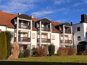 Ausschnitt Südansicht - ** HELLE DACHGESCHOSSWOHNUNG** BALKON MIT WUNDERSCHÖNEM SÜD-BLICK!