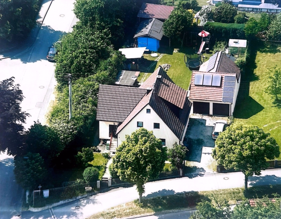 Vogelperspektive - Kompaktes Zweifamilienhaus zur Kapitalanlage oder Selbstnutzung!