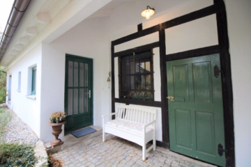 Eingang Nebengebäude Remise - *LOVELY LIVING* Möbliertes Apartment – sofort verfügbar – all inclusive