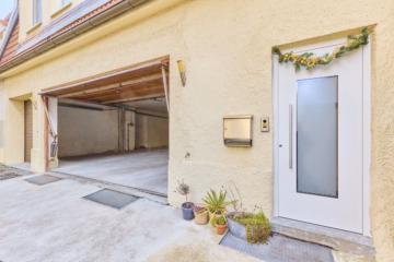 Wohnungseingang und Zugang zur Garage - ***3-Zimmer-Wohnung im Zentrum mit Hausflair: Dachterrasse, Garage und besondere Aufteilung!***