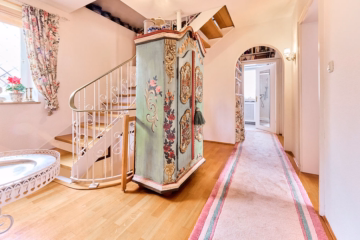 Flur Obergeschoss - Ein Haus, das berührt – großzügiges Wohnen mit Gartenidylle und stilvollem Anbau