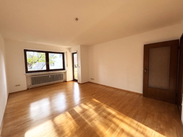 Wohnzimmer - ***SOFORT VERFÜGBAR – HELLE WOHNUNG MIT SONNIGER WESTLOGGIA UND TG-STELLPLATZ***