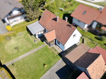 Luftansicht - Ihr Neubauprojekt beginnt hier: Grundstück mit Altbestand in Walkertshofen