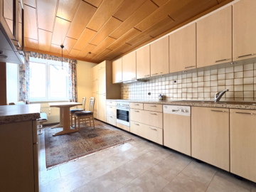 Küche - Wo Gemütlichkeit auf Stadtleben trifft – attraktive Eigentumswohnung mit Blick über Augsburg