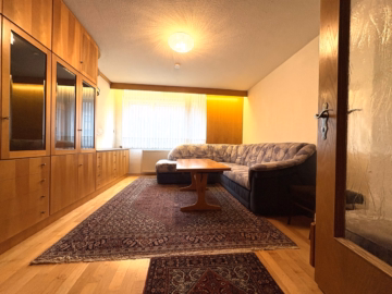 Wohnzimmer - Wo Gemütlichkeit auf Stadtleben trifft – attraktive Eigentumswohnung mit Blick über Augsburg