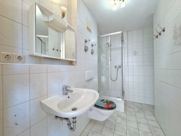 Bad - *** Gemütliche Dachgeschosswohnung mit Balkon in ruhiger Lage***