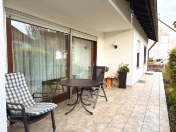 überdachte Terrasse - Einfamilienhaus mit Einliegerwohnung