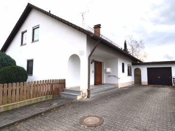 Hausansicht - Einfamilienhaus mit Einliegerwohnung