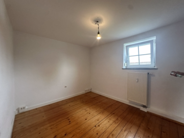 Schlafzimmer - 2-ZKB-Wohnung mit Balkon und 2 Stellplätzen in Gennach zu mieten