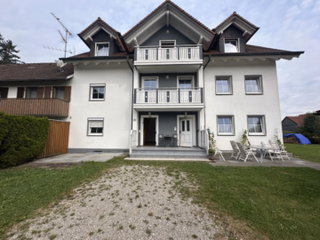 Außenansicht - 2-ZKB-Wohnung mit Balkon und 2 Stellplätzen in Gennach zu mieten