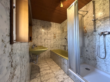 Badezimmer - Aus Alt mach Zuhause – Einfamilienhaus mit Potenzial in Walkertshofen