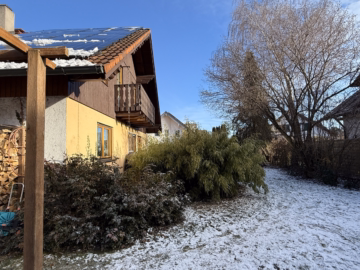Blick in den Garten - Einfamilienhaus mit Terrasse, Balkon, Garage, Freisitz, Klimaanlage, PV-Anlage in Graben zu kaufen